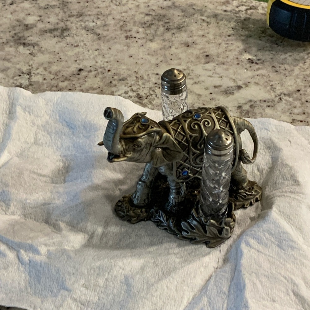 Elephant Salt and Pepper Shaker Set